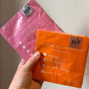 Set of 2 packages of cocktail napkins
